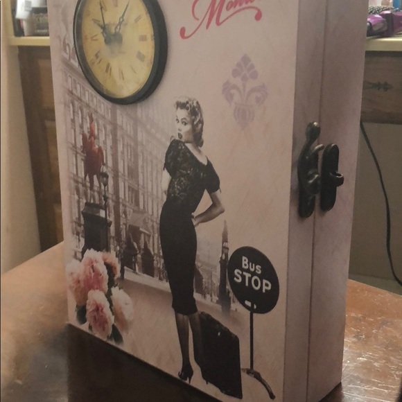 Marilyn Monroe clock and jewelry box stand or hang - Picture 2 of 5